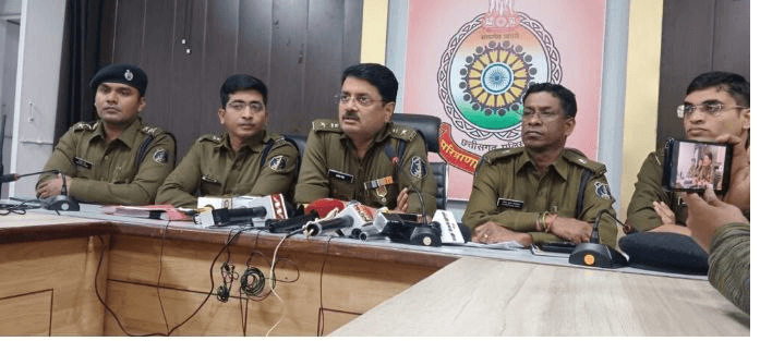 ट्रेन में गांजा तस्करी: बिलासपुर पुलिस ने जीआरपी के चार आरक्षकों की 1.5 करोड़ की संपत्ति जब्त की